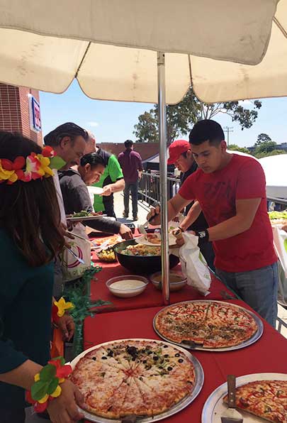 picnic-catering-serving